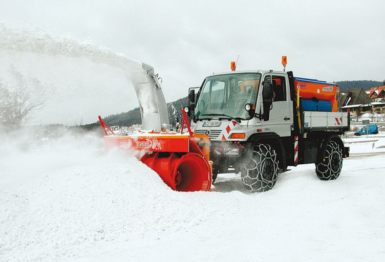 Attachable snow clearing