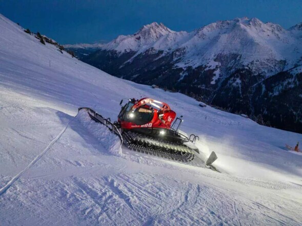 PistenBully_800W_-2-slider